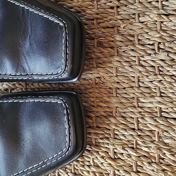 Franco SARTO black leather heeled slip on shoe  Size is 7M  Very good condition. - Picture 6 of 8